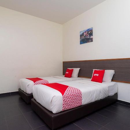 Oyo 44095 Bluewater Hotel Mersing Exteriör bild