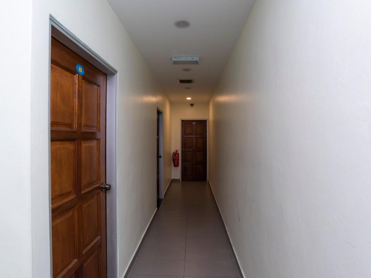 Oyo 44095 Bluewater Hotel Mersing Exteriör bild