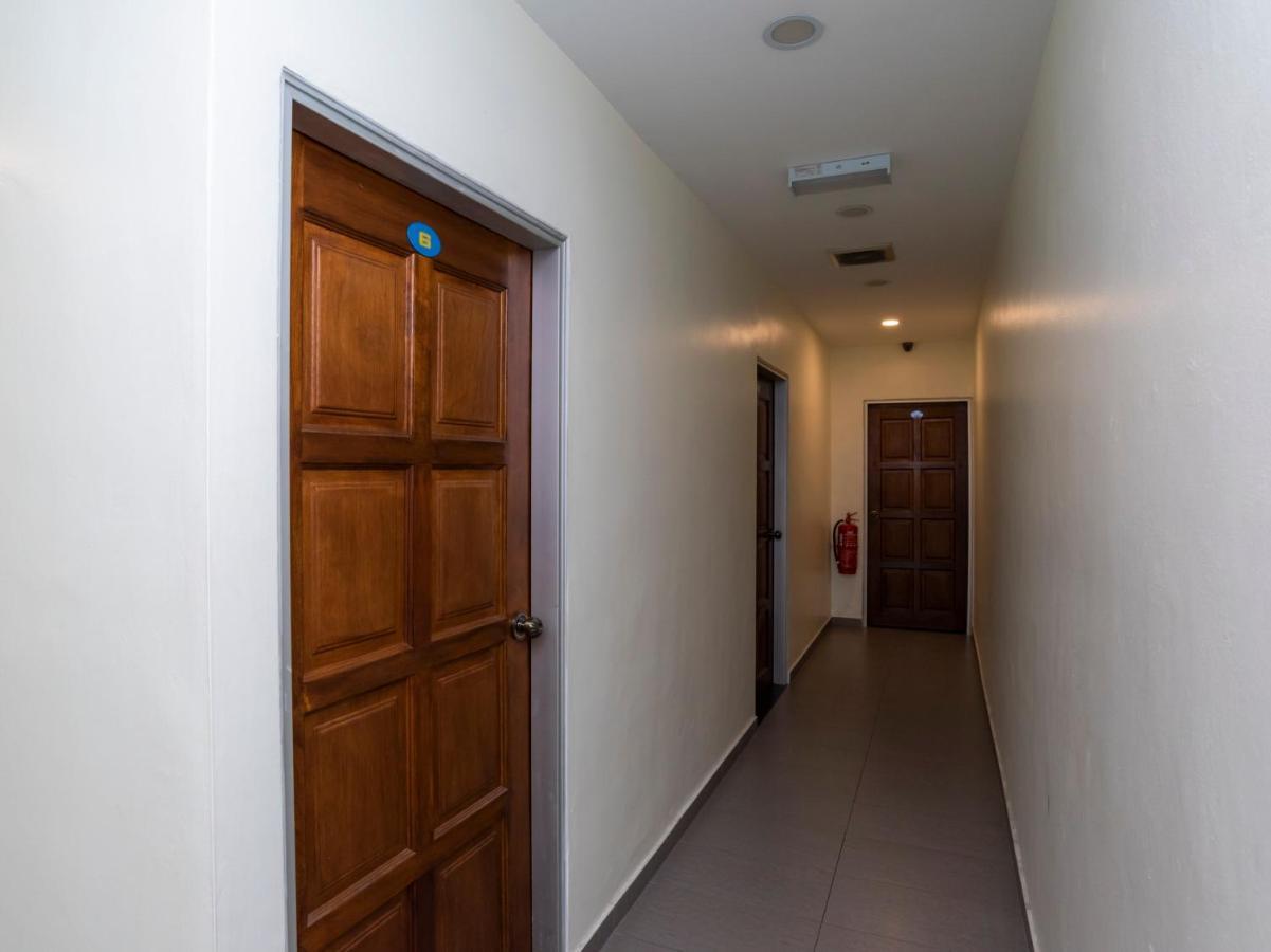 Oyo 44095 Bluewater Hotel Mersing Exteriör bild