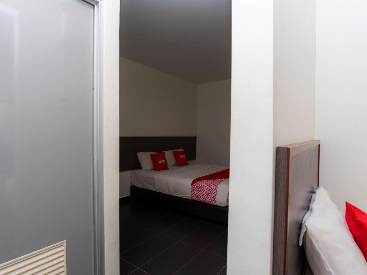 Oyo 44095 Bluewater Hotel Mersing Exteriör bild